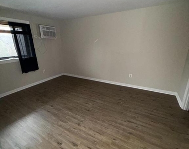 3111 Naylor Road Se - Photo Thumbnail 8