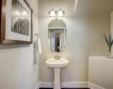 11102 Railway Ln - Photo Thumbnail 2