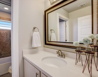 11102 Railway Ln - Photo Thumbnail 16