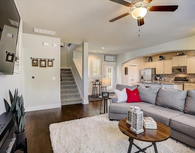 11102 Railway Ln - Photo Thumbnail 10