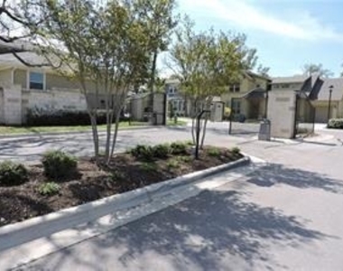 11102 Railway Ln - Photo Thumbnail 5