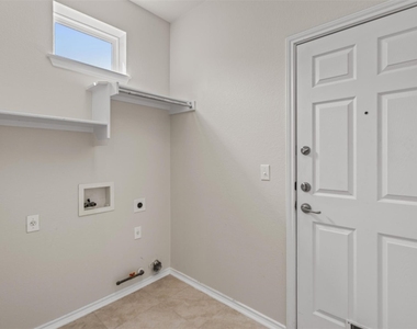 118 Portsmouth Dr - Photo Thumbnail 8