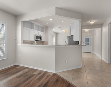 118 Portsmouth Dr - Photo Thumbnail 9
