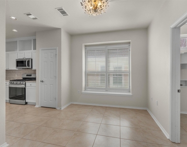 118 Portsmouth Dr - Photo Thumbnail 6