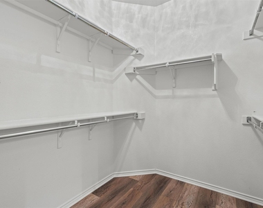 118 Portsmouth Dr - Photo Thumbnail 16