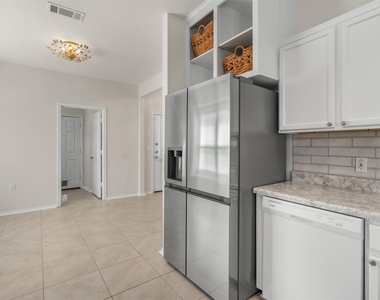118 Portsmouth Dr - Photo Thumbnail 7
