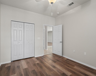 118 Portsmouth Dr - Photo Thumbnail 18