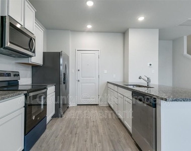 605 W South St N - Photo Thumbnail 2