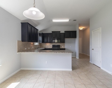 1411 Elbe St - Photo Thumbnail 5