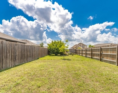 1411 Elbe St - Photo Thumbnail 30