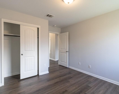 1411 Elbe St - Photo Thumbnail 14