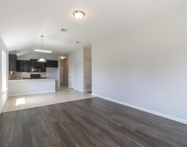 1411 Elbe St - Photo Thumbnail 31