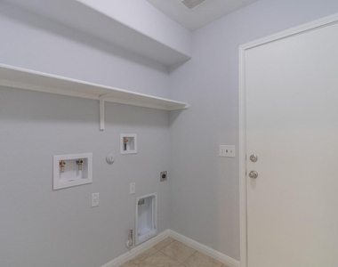 1411 Elbe St - Photo Thumbnail 22