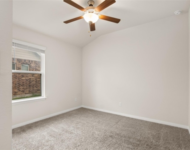 105 Saviano Rd - Photo Thumbnail 11