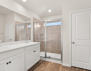 105 Saviano Rd - Photo Thumbnail 9
