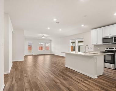 105 Saviano Rd - Photo Thumbnail 4