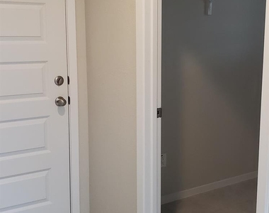 5612 Respinto Dr - Photo Thumbnail 4
