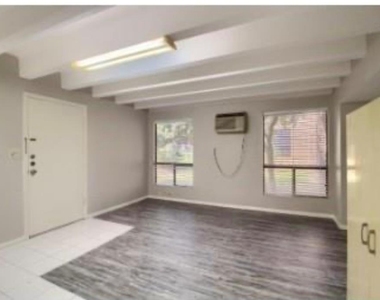 5914 Lago Vista Way - Photo Thumbnail 3