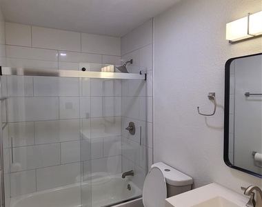 8600 Fathom Cir - Photo Thumbnail 7