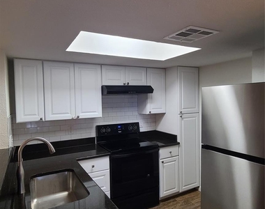 8600 Fathom Cir - Photo Thumbnail 5