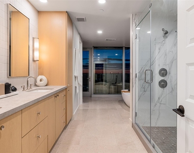 600 Guadalupe St - Photo Thumbnail 10