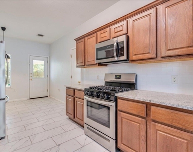 6801 Porter St - Photo Thumbnail 8