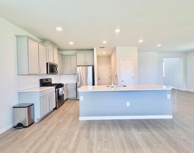 10400 Alemoor Dr - Photo Thumbnail 5