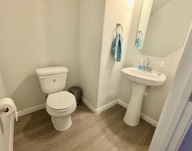 10400 Alemoor Dr - Photo Thumbnail 24