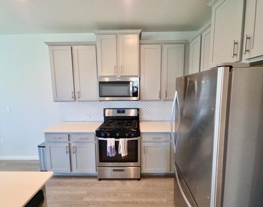 10400 Alemoor Dr - Photo Thumbnail 6