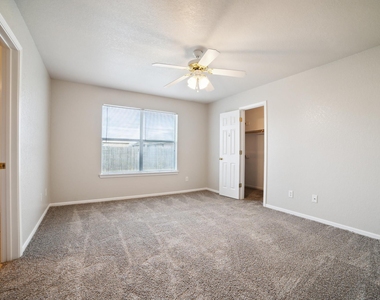 319 Cedar Ridge Dr - Photo Thumbnail 17