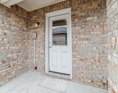 319 Cedar Ridge Dr - Photo Thumbnail 3