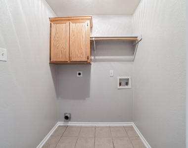 319 Cedar Ridge Dr - Photo Thumbnail 11