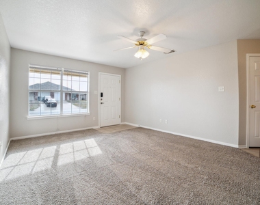 319 Cedar Ridge Dr - Photo Thumbnail 4
