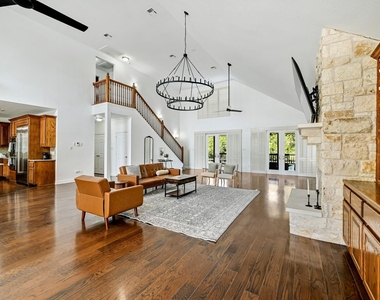 211 Moore Ln - Photo Thumbnail 4