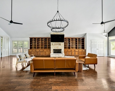 211 Moore Ln - Photo Thumbnail 6