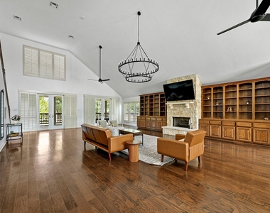 211 Moore Ln - Photo Thumbnail 5