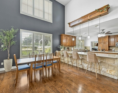 211 Moore Ln - Photo Thumbnail 10