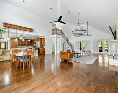 211 Moore Ln - Photo Thumbnail 3