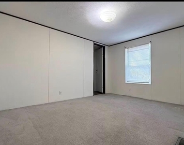 1430 W Howard Ln - Photo Thumbnail 10