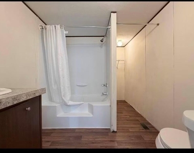1430 W Howard Ln - Photo Thumbnail 13
