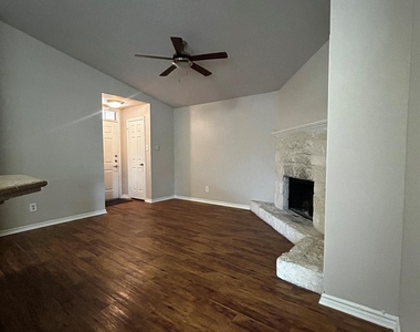 6804 N Capital Of Texas Highway - Photo Thumbnail 2