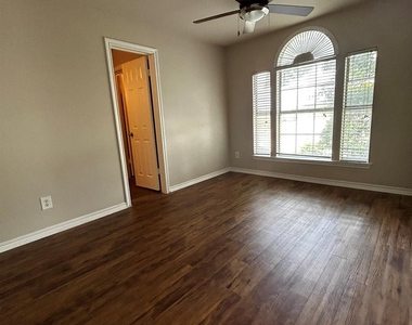 6804 N Capital Of Texas Highway - Photo Thumbnail 13