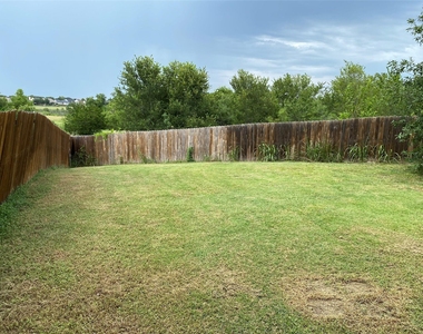 160 Lakeview Ct - Photo Thumbnail 8
