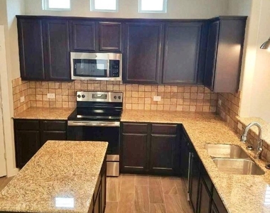 160 Lakeview Ct - Photo Thumbnail 2