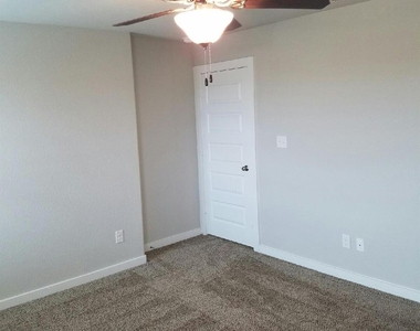 160 Lakeview Ct - Photo Thumbnail 7