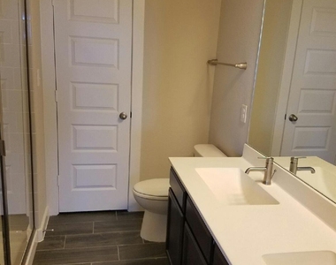 160 Lakeview Ct - Photo Thumbnail 4