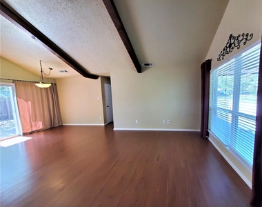 11905 Bell Ave - Photo Thumbnail 2