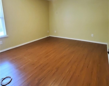 11905 Bell Ave - Photo Thumbnail 10