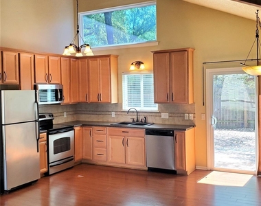 11905 Bell Ave - Photo Thumbnail 5