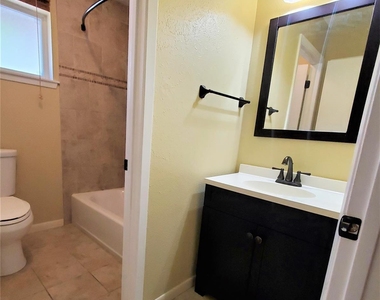 11905 Bell Ave - Photo Thumbnail 8